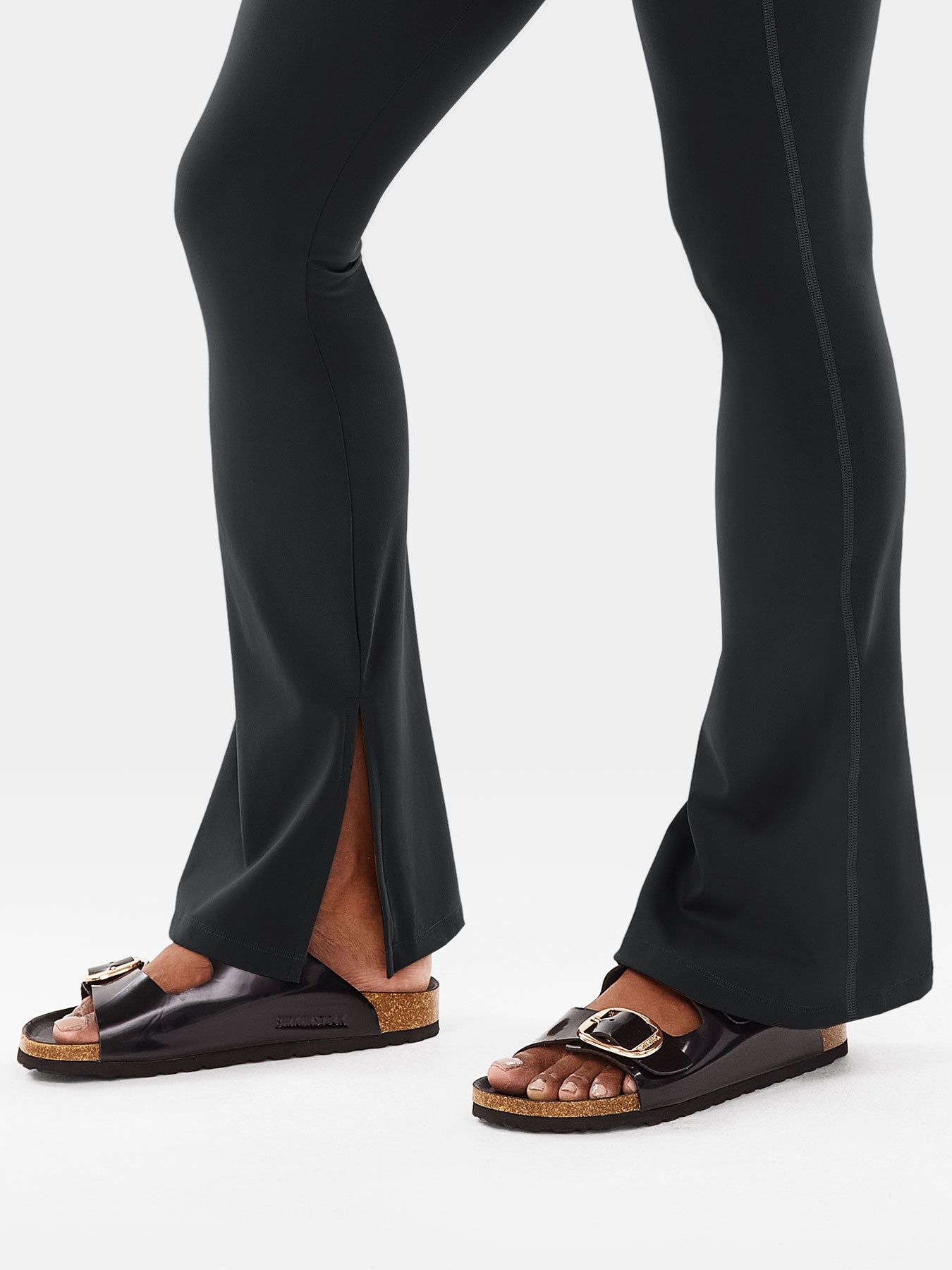 Yeoreo Nasreen Flared Leggings mit geteiltem Saum - Yeoreo Germany