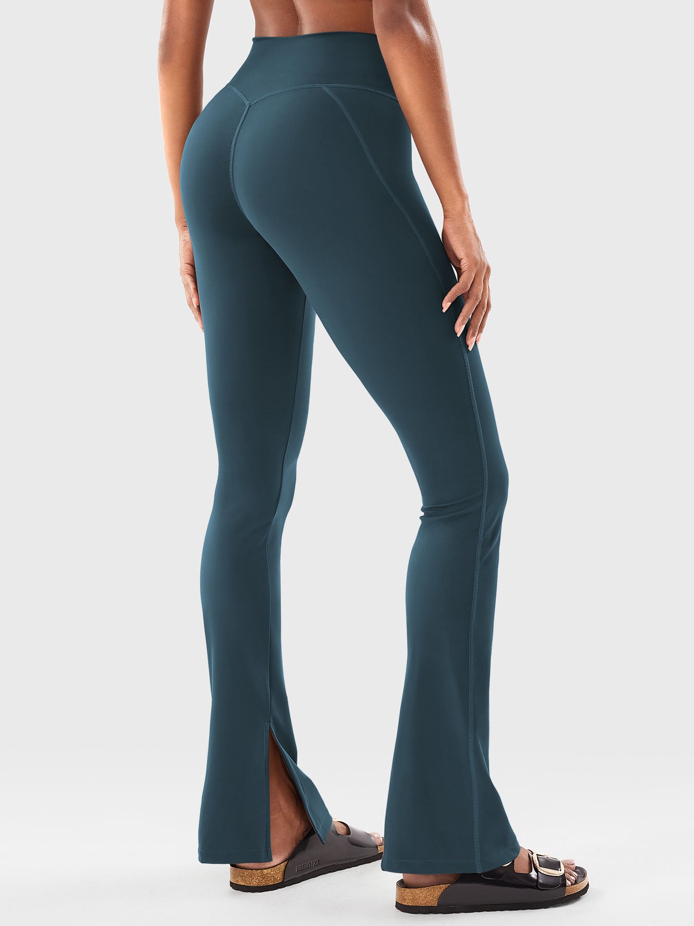 Yeoreo Nasreen Flared Leggings mit geteiltem Saum - Yeoreo Germany