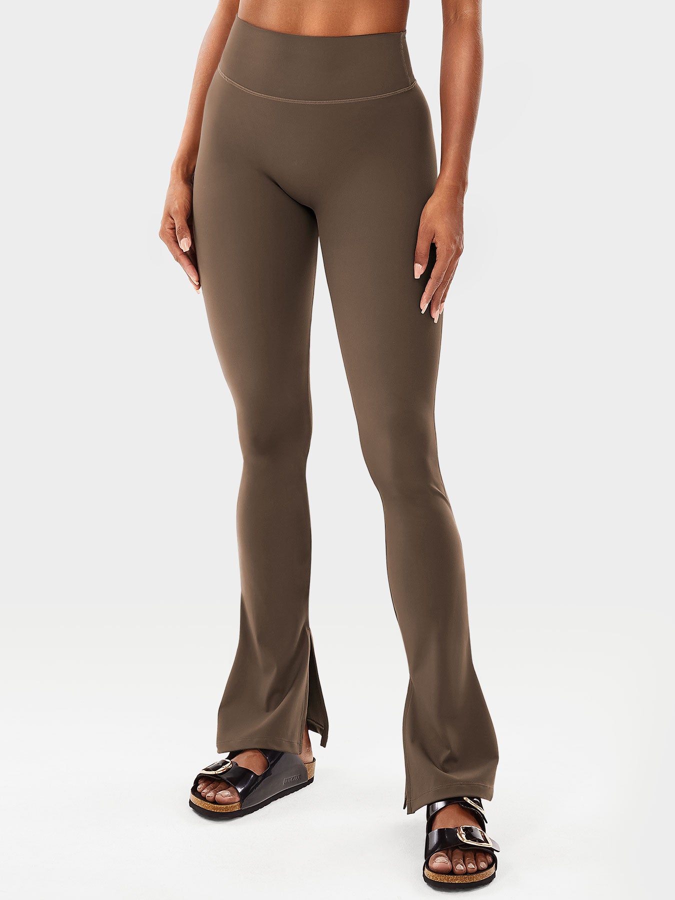 Yeoreo Nasreen Flared Leggings mit geteiltem Saum - Yeoreo Germany